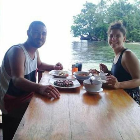 Nusa Nalan Beach Resort Rumah Olat Ngoại thất bức ảnh