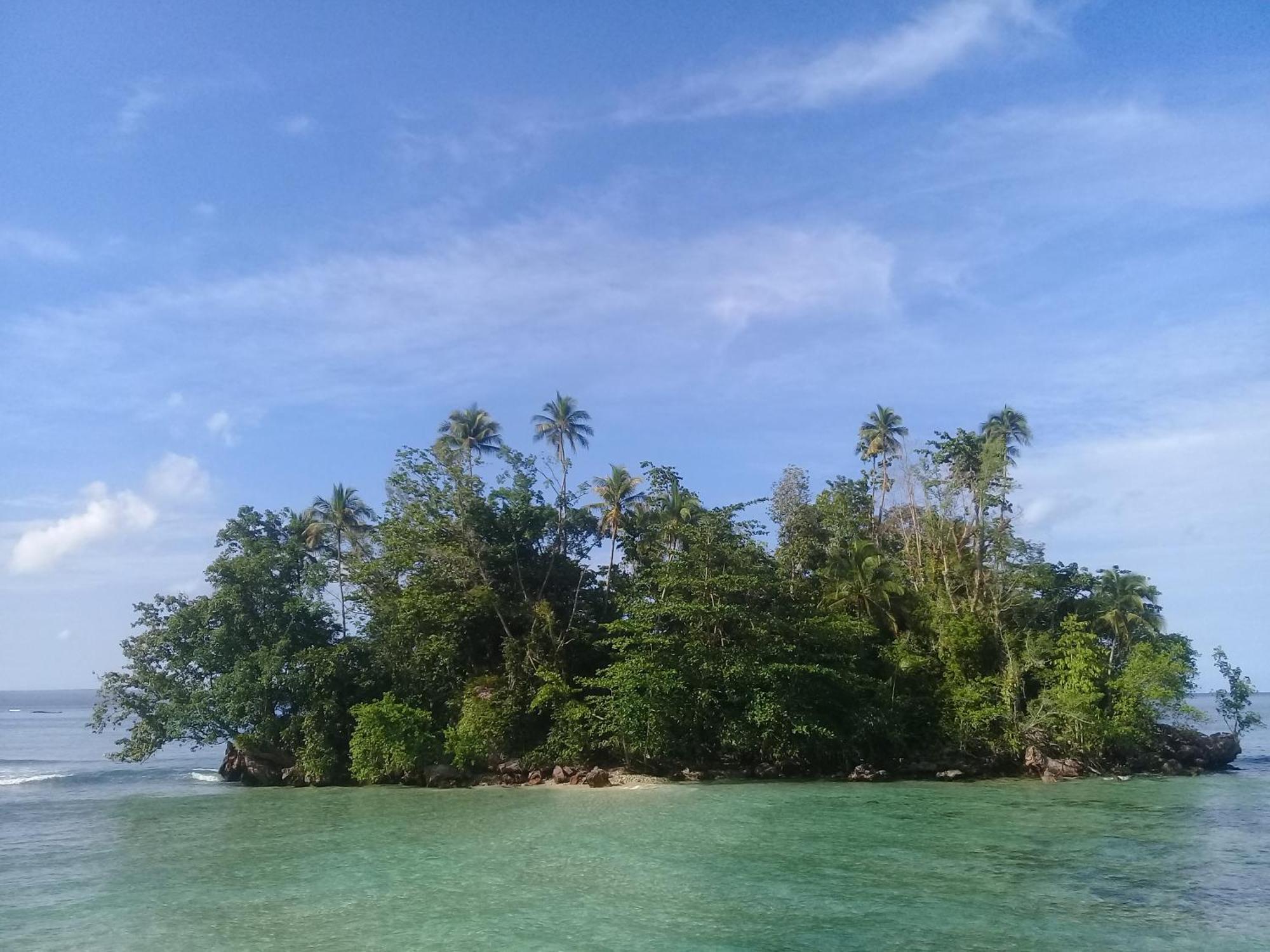 Nusa Nalan Beach Resort Rumah Olat Ngoại thất bức ảnh