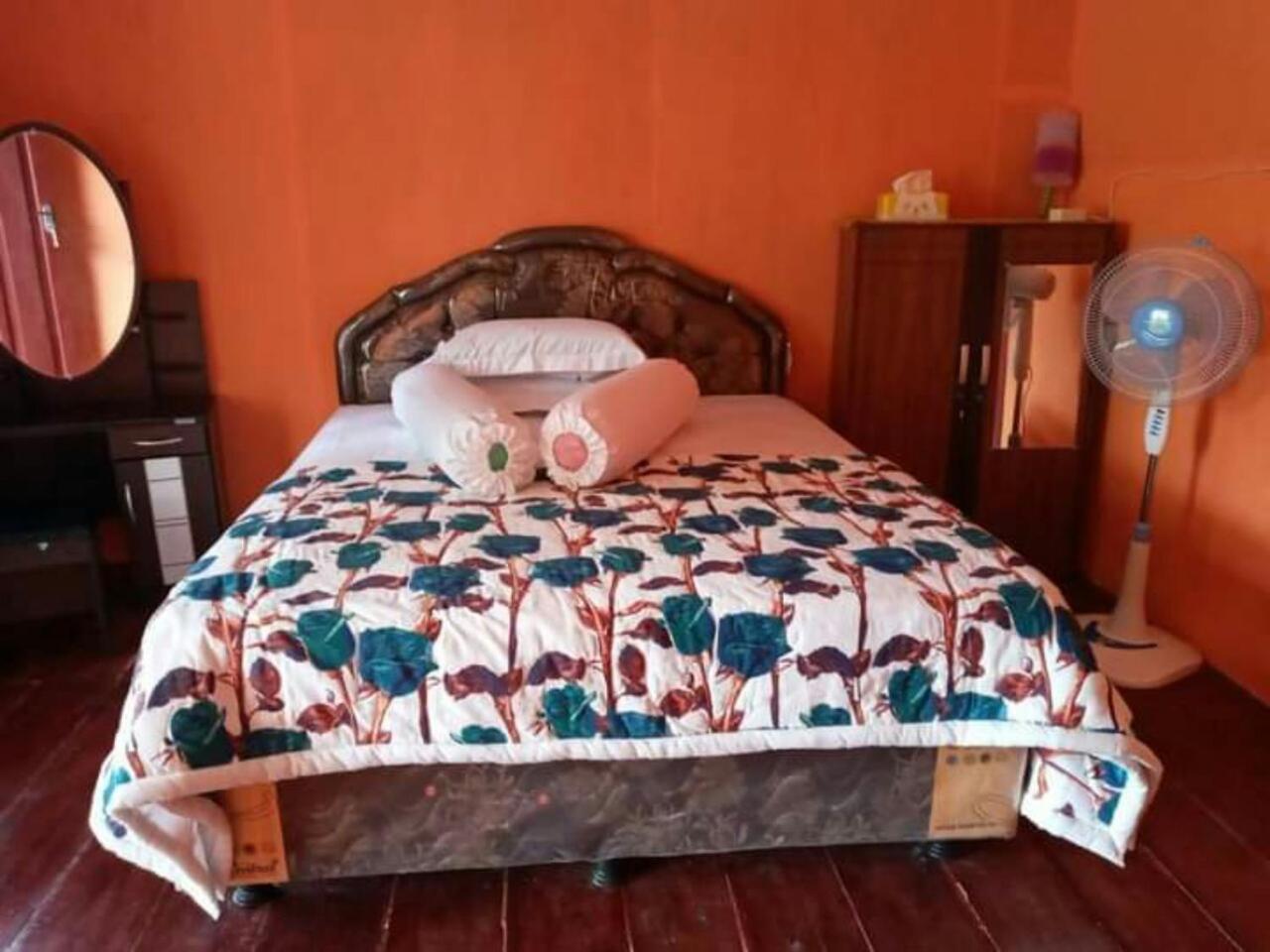 Nusa Nalan Beach Resort Rumah Olat Phòng bức ảnh