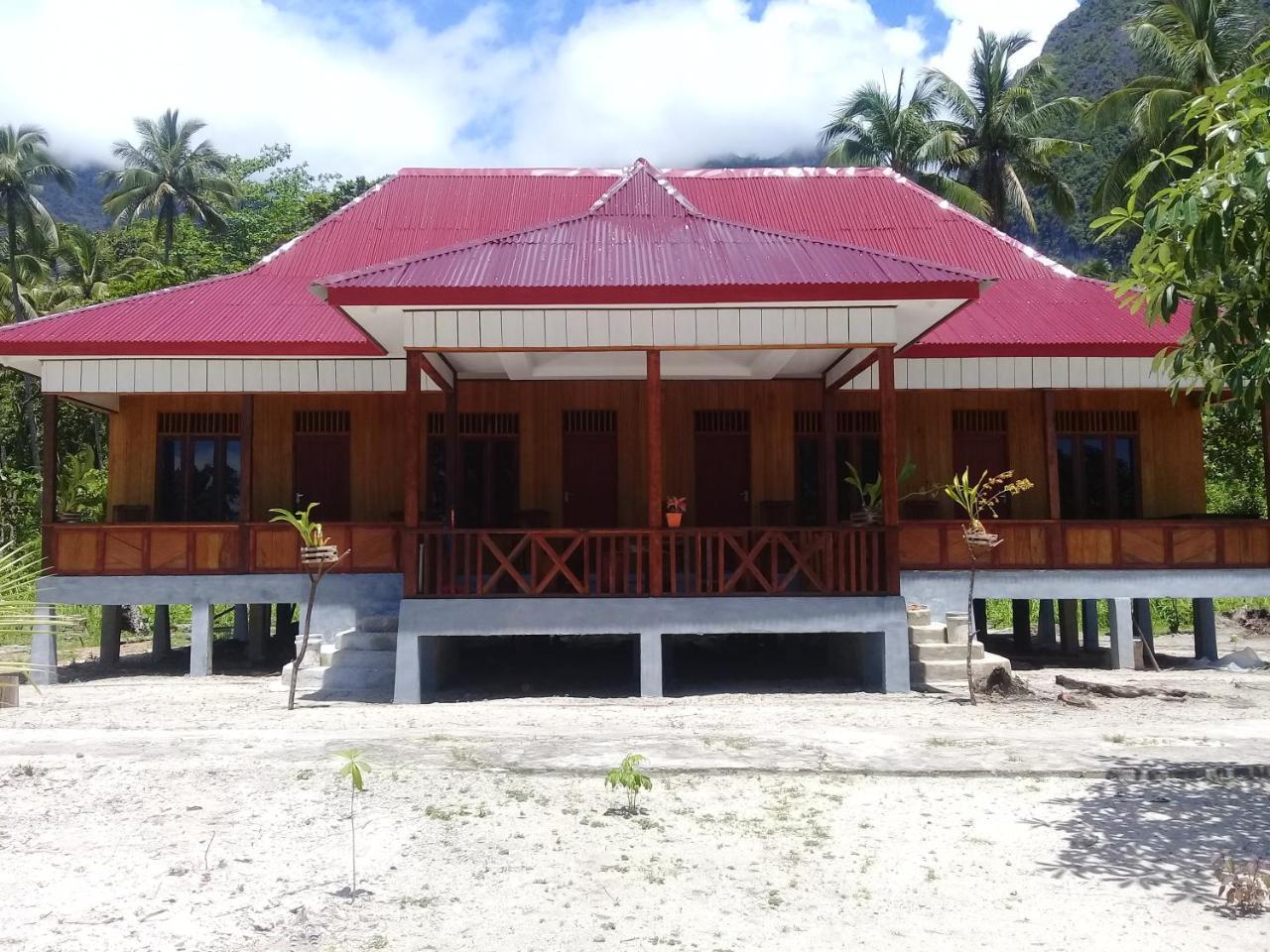Nusa Nalan Beach Resort Rumah Olat Ngoại thất bức ảnh