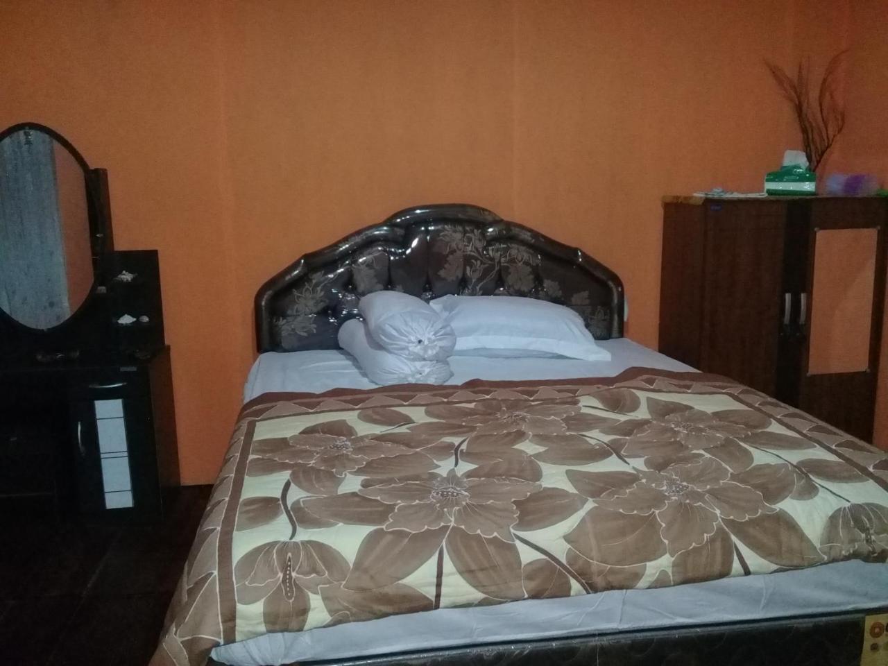 Nusa Nalan Beach Resort Rumah Olat Ngoại thất bức ảnh