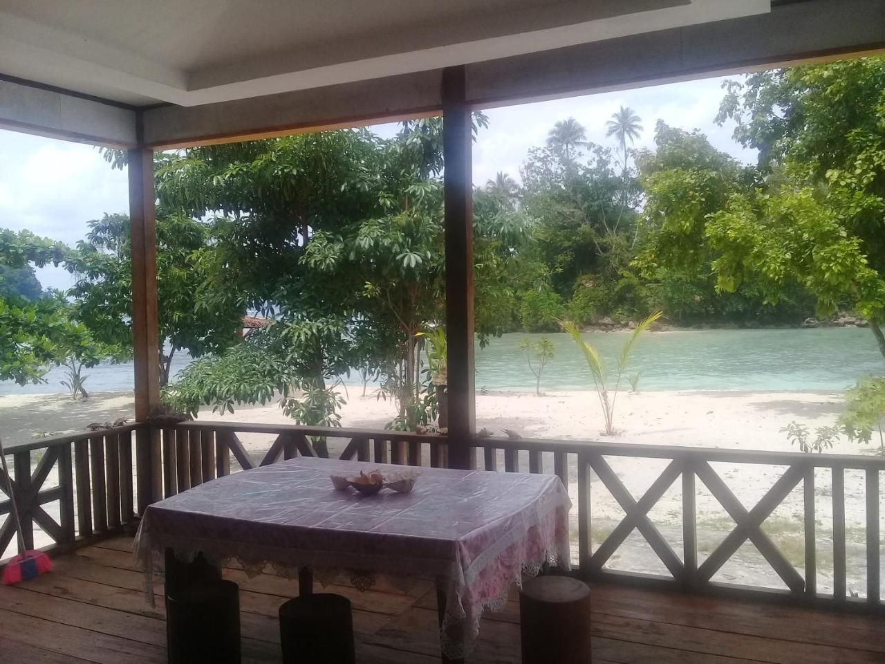 Nusa Nalan Beach Resort Rumah Olat Ngoại thất bức ảnh
