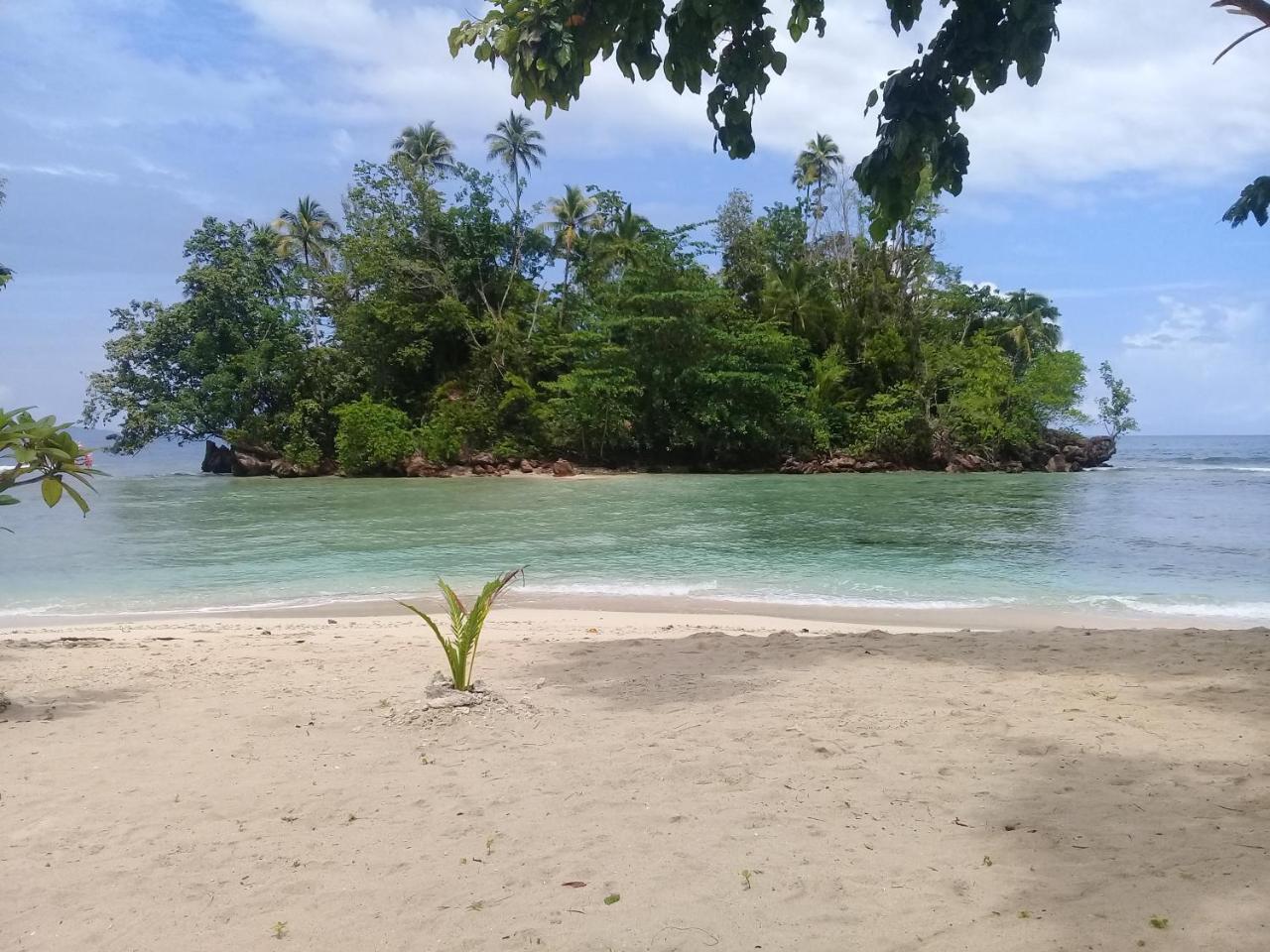Nusa Nalan Beach Resort Rumah Olat Ngoại thất bức ảnh