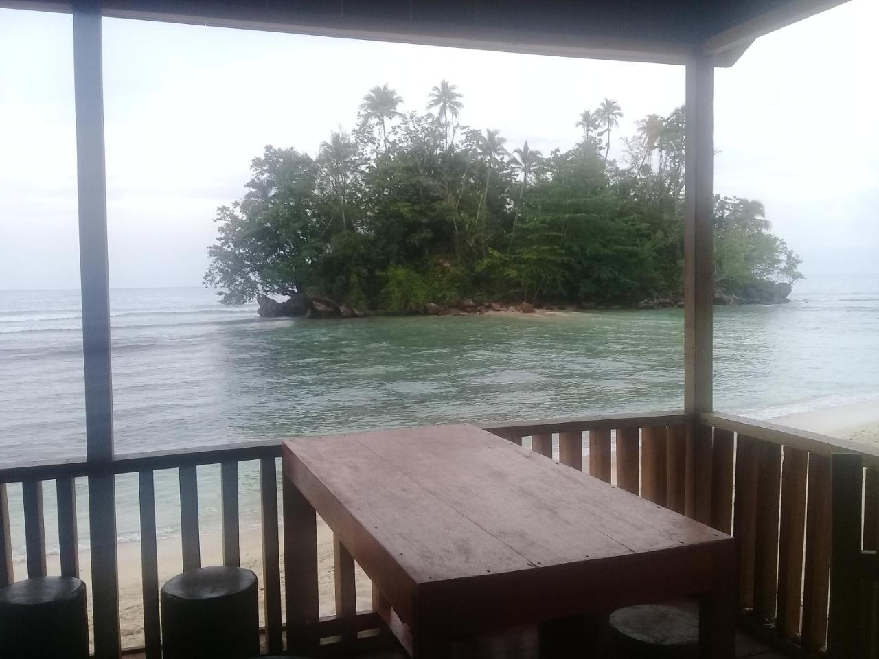 Nusa Nalan Beach Resort Rumah Olat Ngoại thất bức ảnh