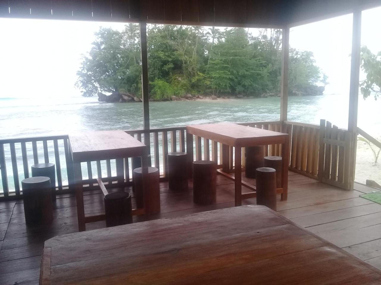 Nusa Nalan Beach Resort Rumah Olat Ngoại thất bức ảnh