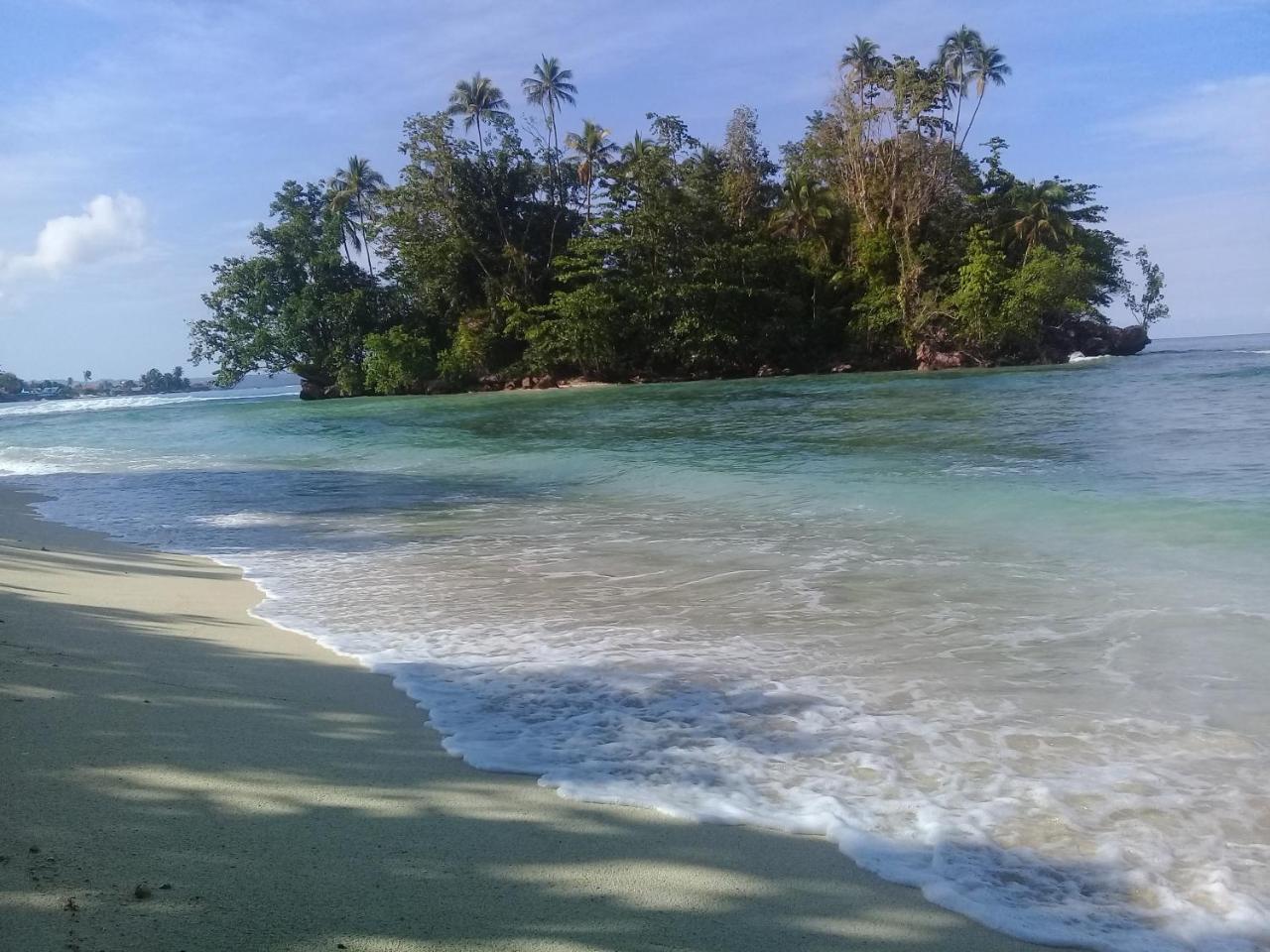 Nusa Nalan Beach Resort Rumah Olat Ngoại thất bức ảnh