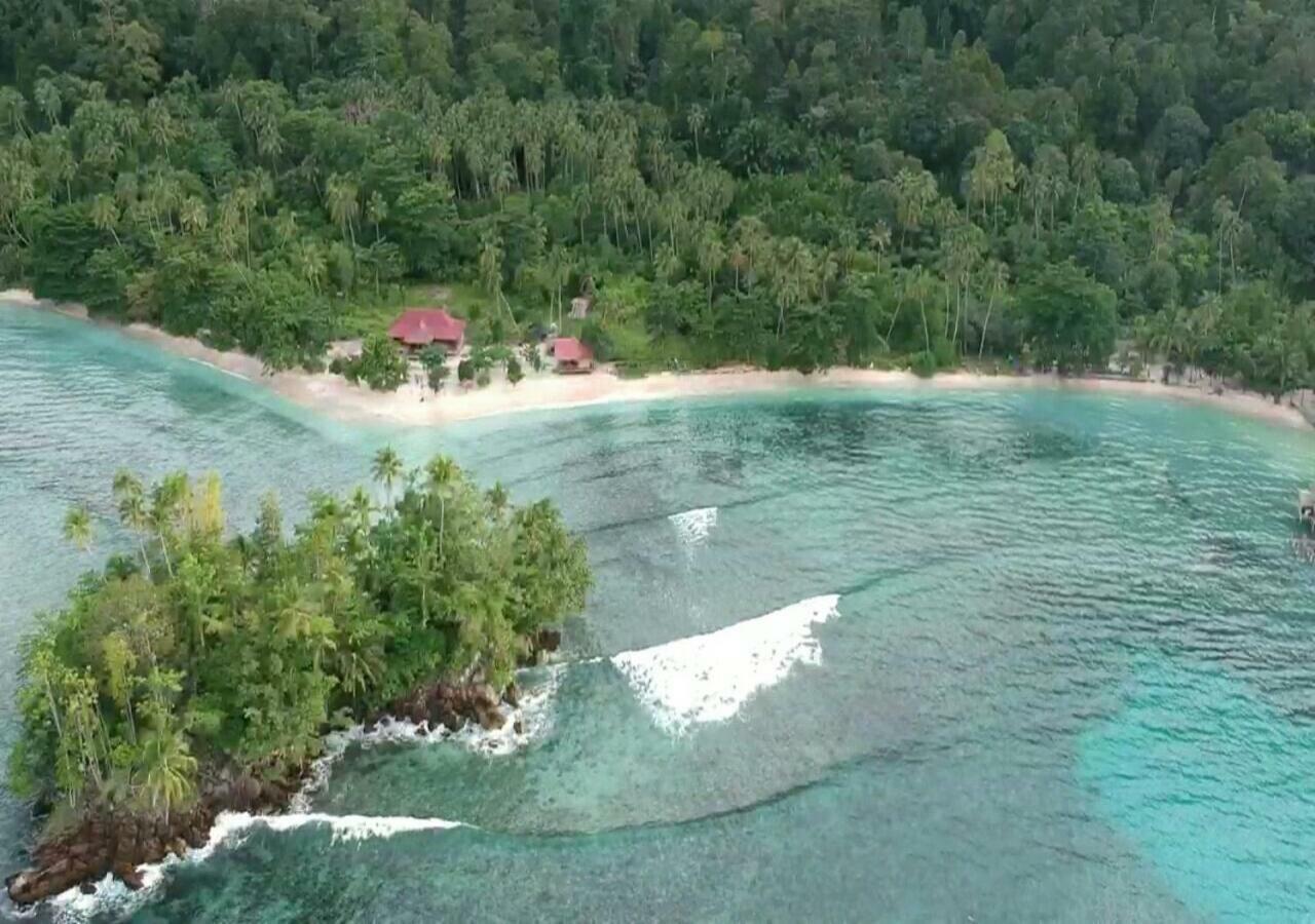 Nusa Nalan Beach Resort Rumah Olat Ngoại thất bức ảnh